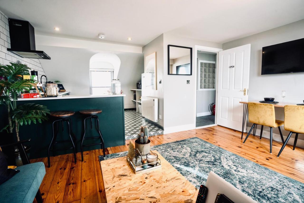 Modern Penthouse Apartment In Cobh Town Екстер'єр фото